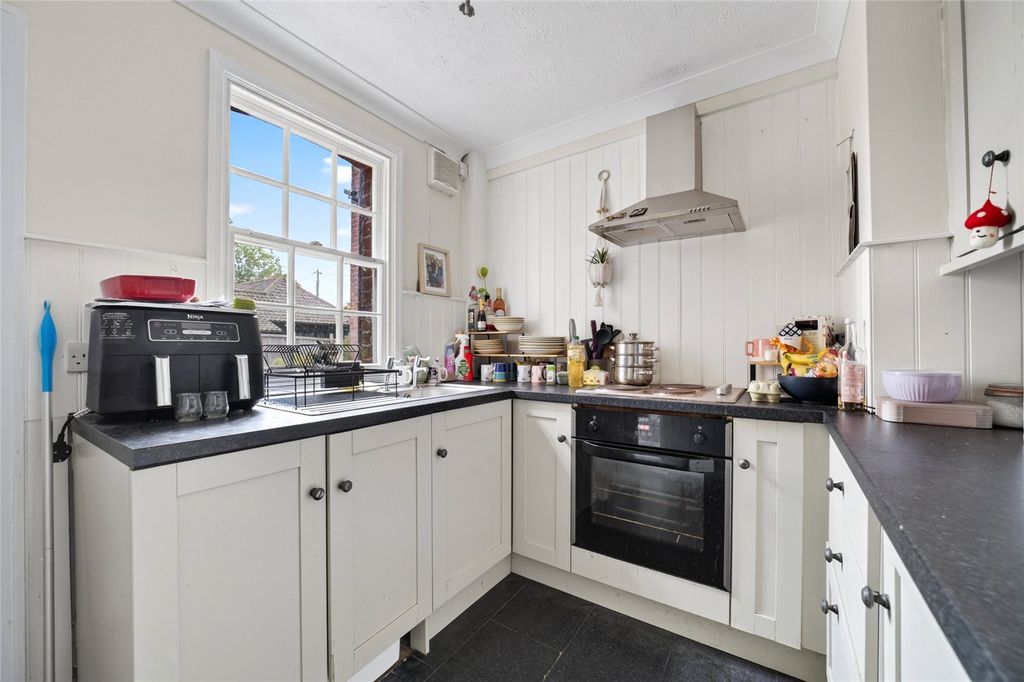 Property photo 3 of 8 Kitchen