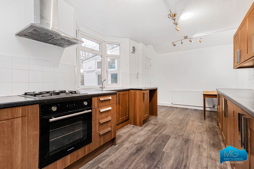 Property photo 2 of 15 Picture No. 06