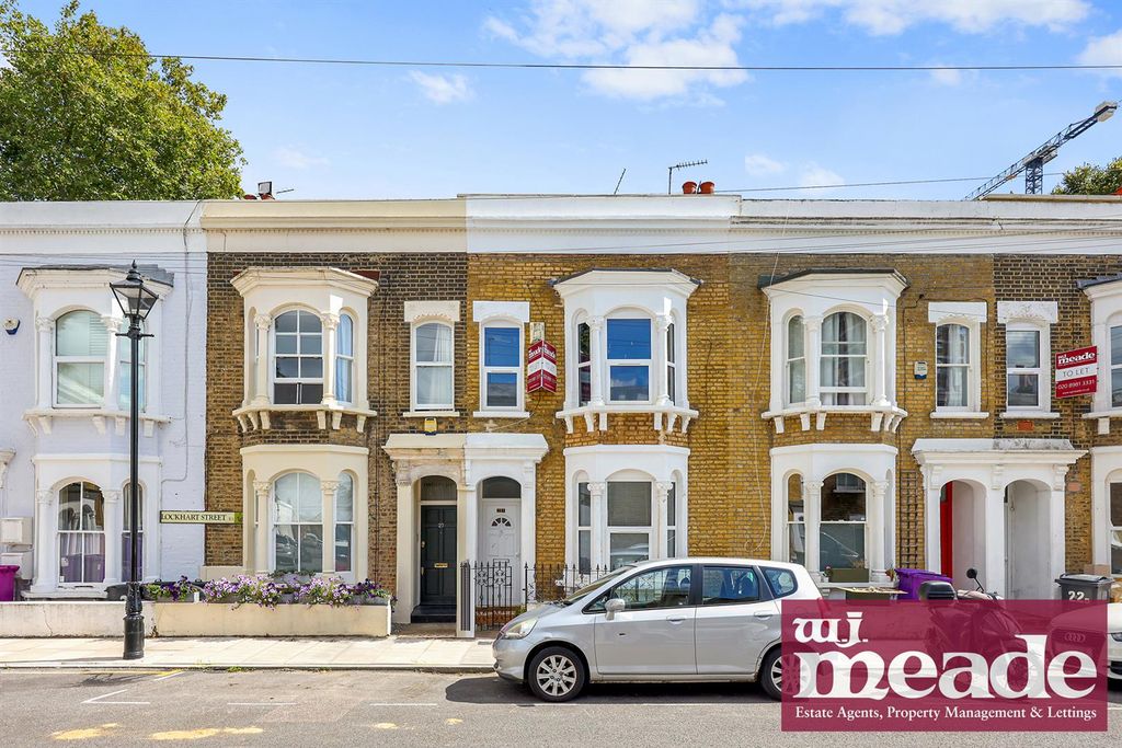 Property photo 1 of 11 Lockhart Street