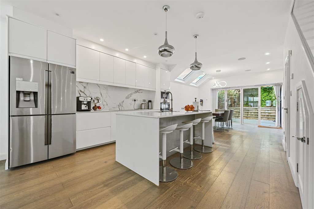 Property photo 2 of 12 Lena Gardens - Kitchena3