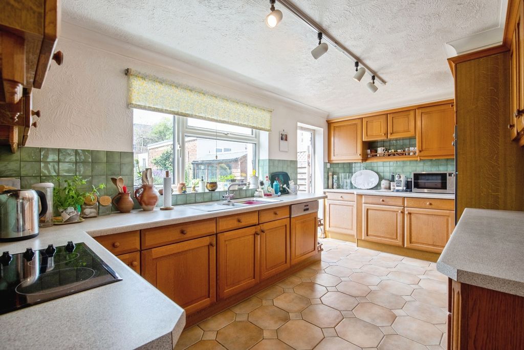 Property photo 2 of 17 Kitchen