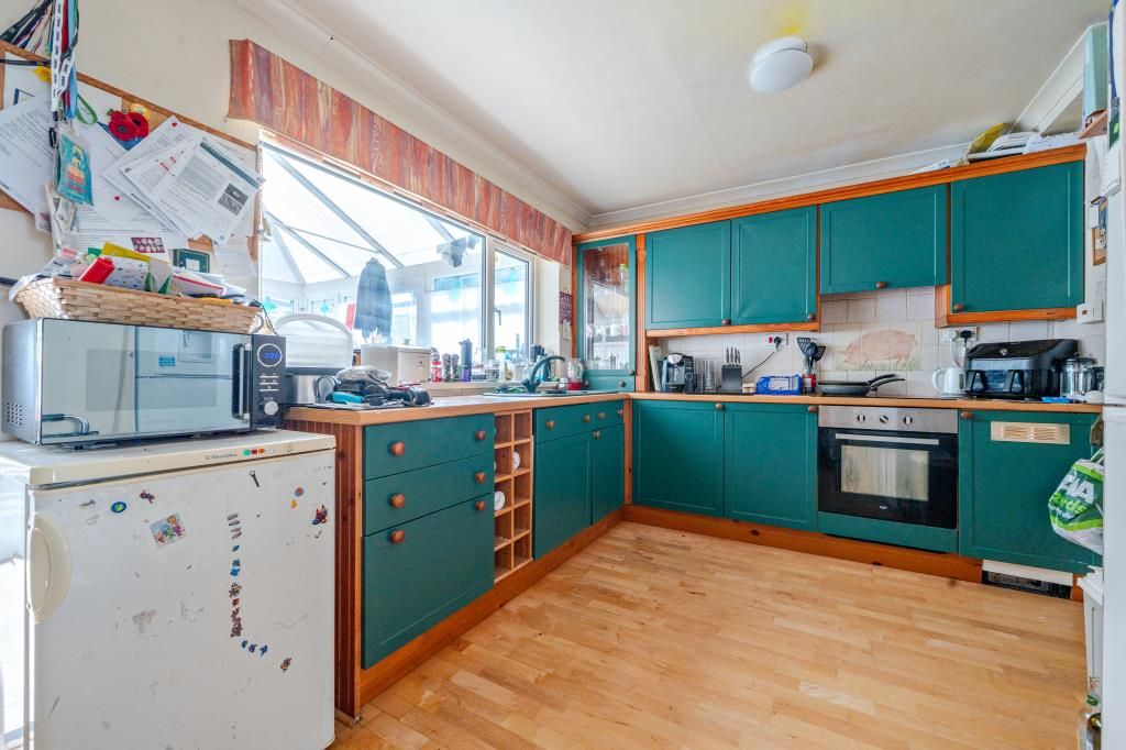 Property photo 3 of 18 Kitchen
