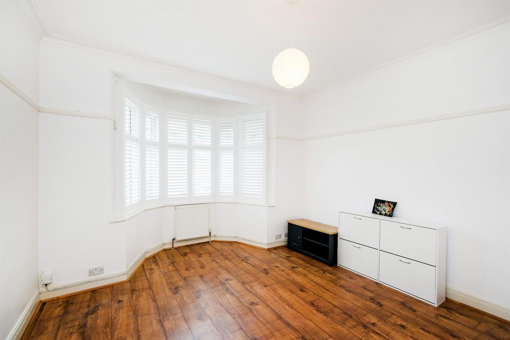 Property photo 3 of 22 19 Crawley Road-2_Web.Jpg