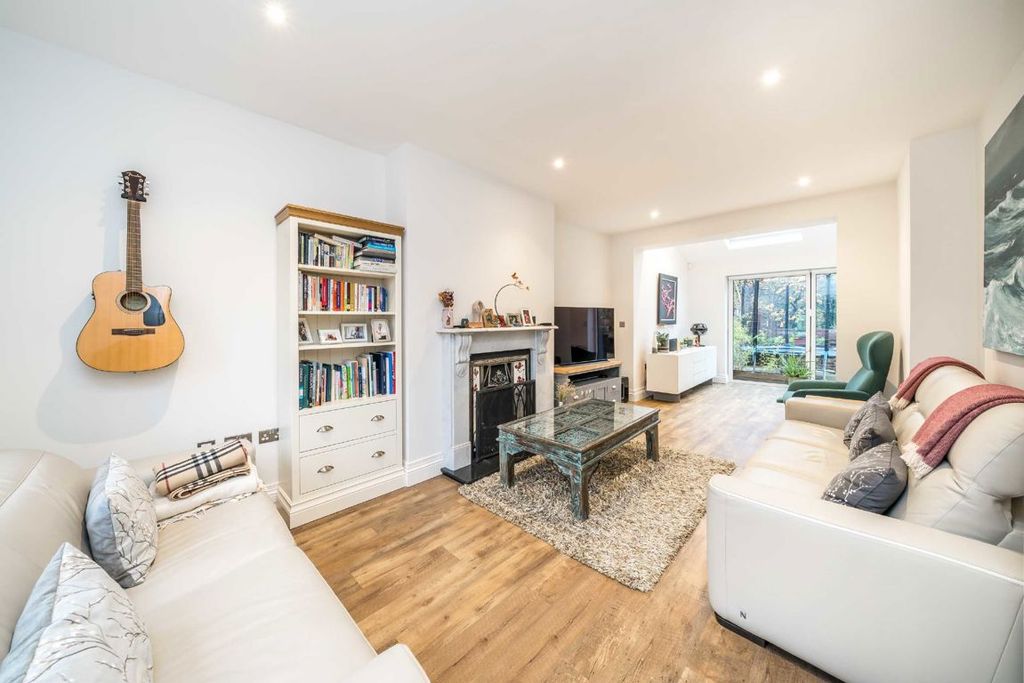 Property photo 2 of 10