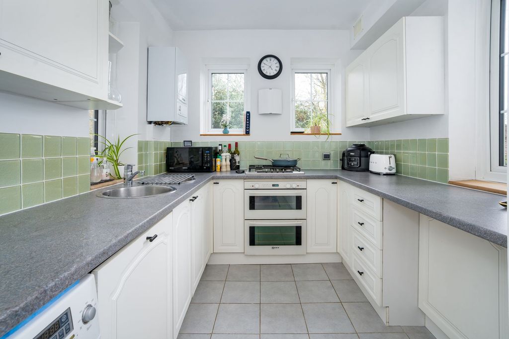 Property photo 2 of 20