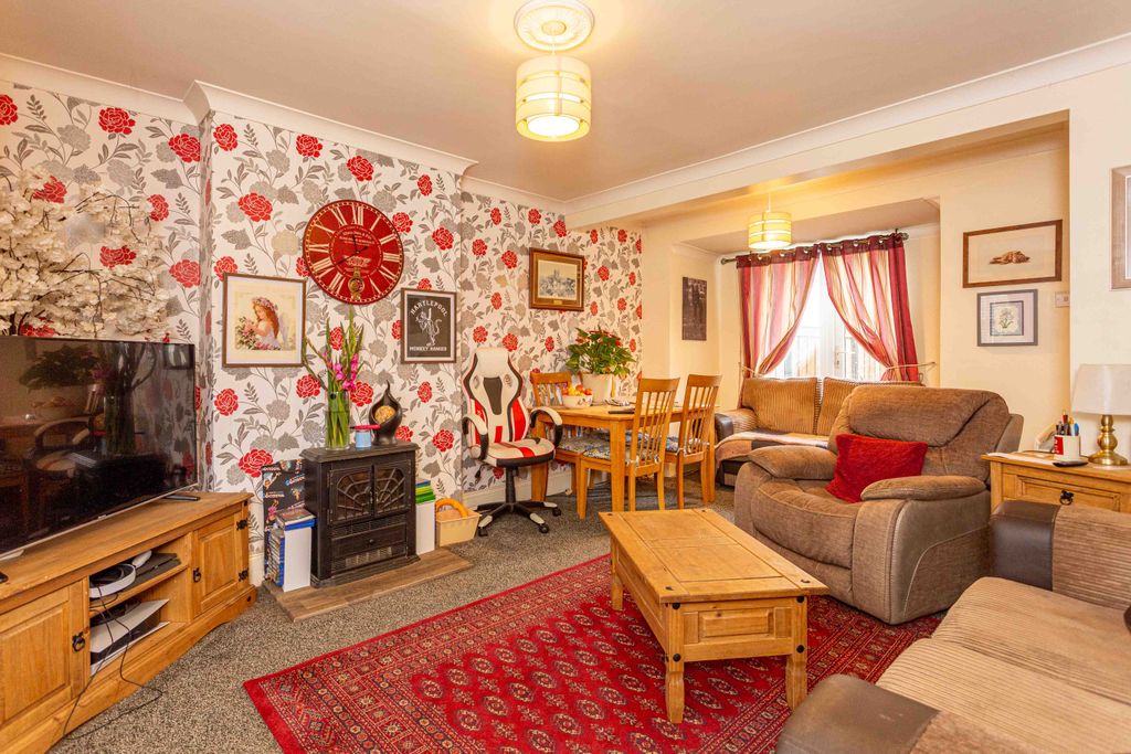 Property photo 2 of 20
