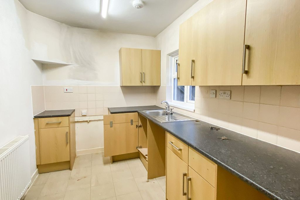 Property photo 3 of 18 55 Downing Street, Chippenham, Wiltshire, Sn14 0Aa