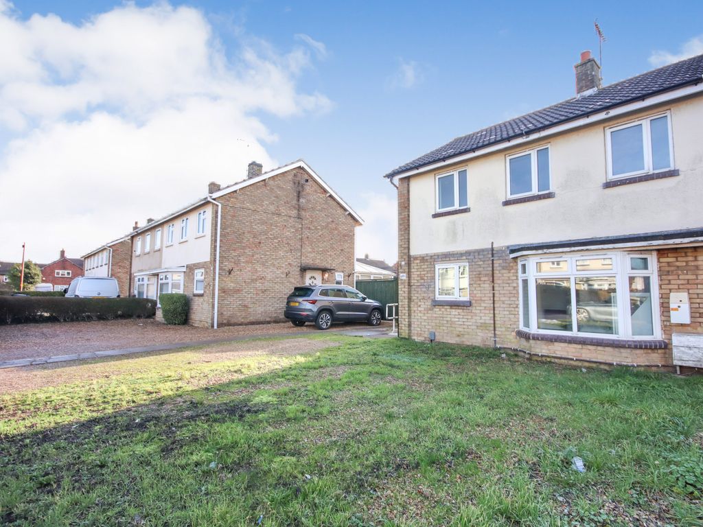 Property photo 3 of 5 48 Queen Street, Yaxley, Peterborough, Cambridgeshire, Pe7 3Jf