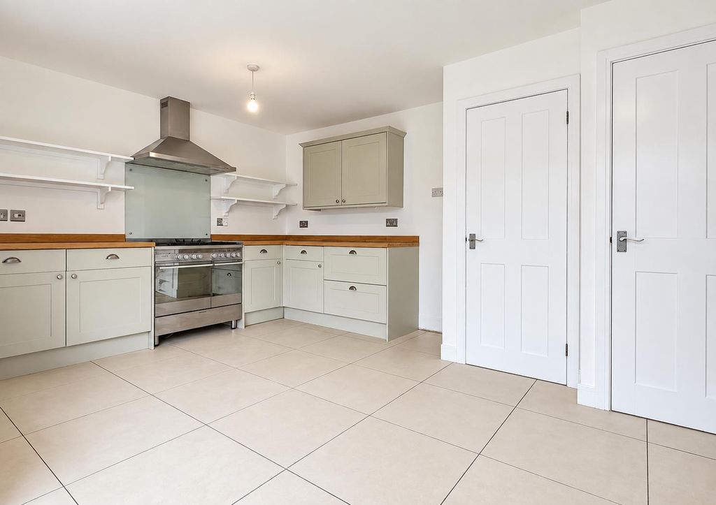 Property photo 2 of 21 3F73096A-9Fc5-4295-8B38-C2D9D5Ca1E33.Png
