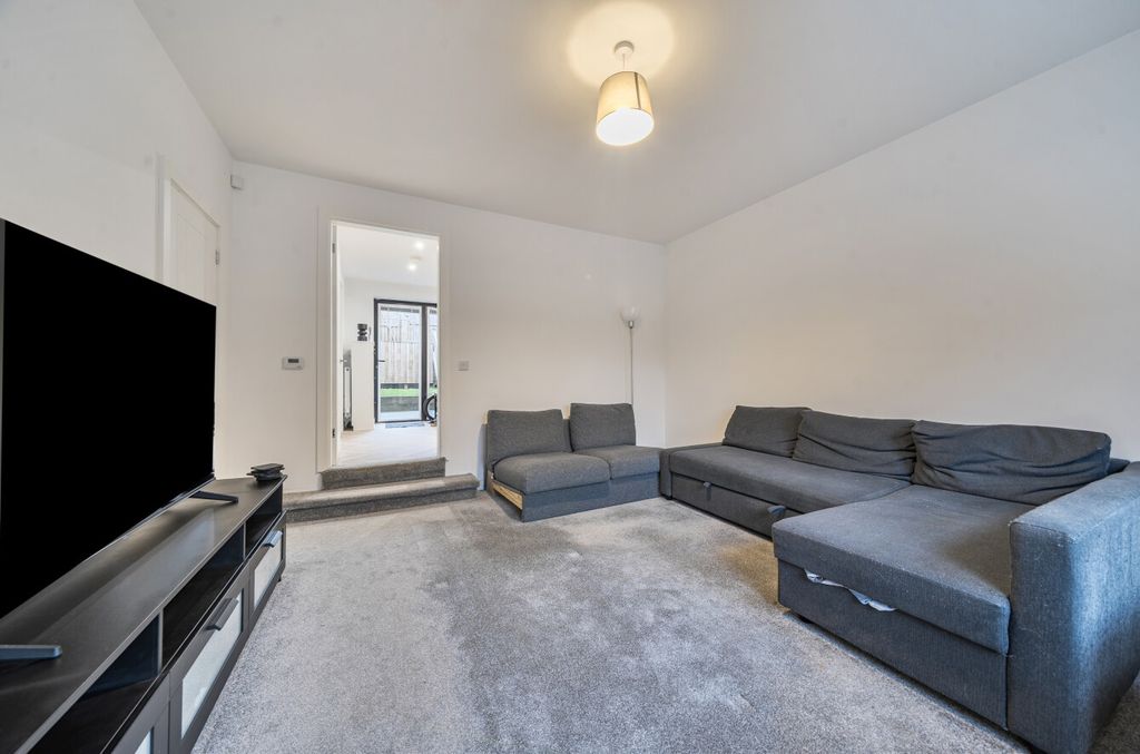 Property photo 3 of 19 1364864-12-68Ed35...