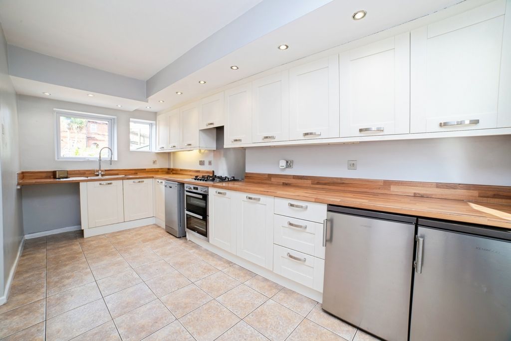 Property photo 2 of 17 Kitchen