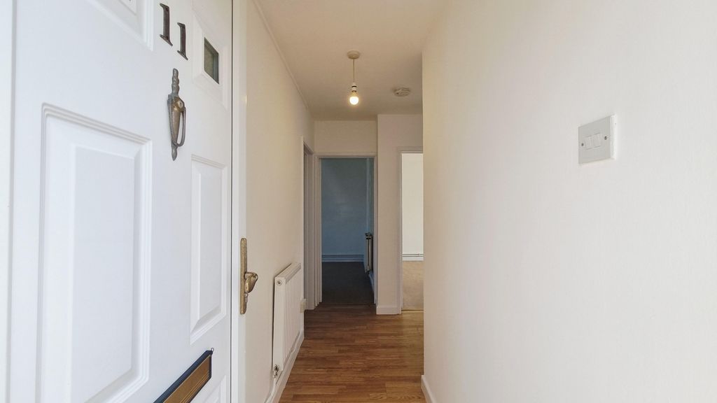 Property photo 2 of 18 Entrance Hall