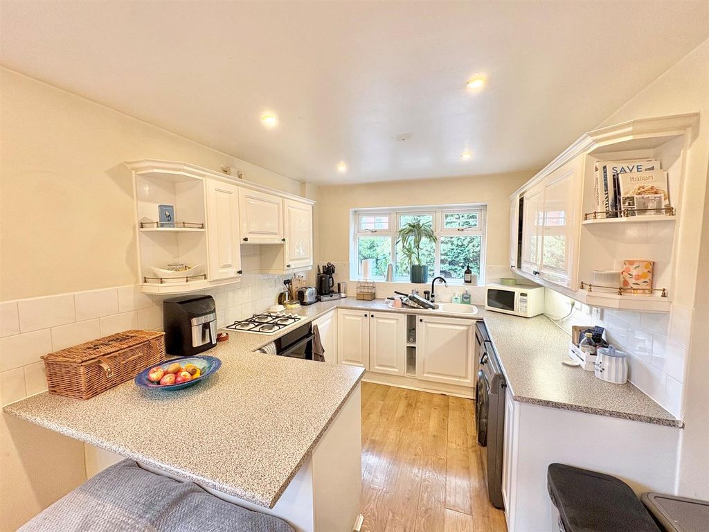 Property photo 3 of 16 Kitchen.Jpg