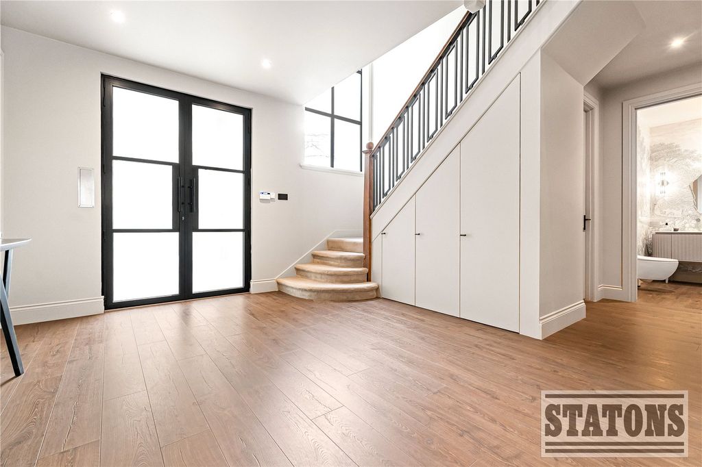 Property photo 3 of 22 Picture No. 32