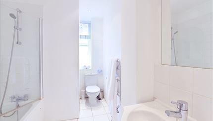 Property photo 3 of 10 Bathroom