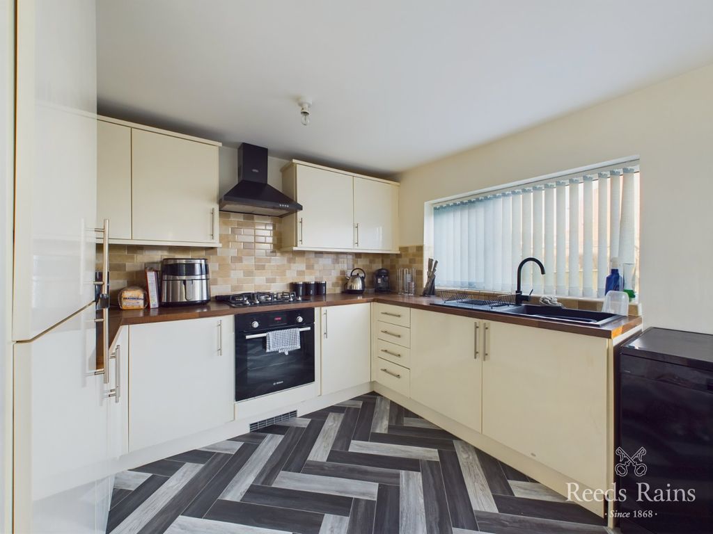 Property photo 3 of 16 Breakfast Kitchen