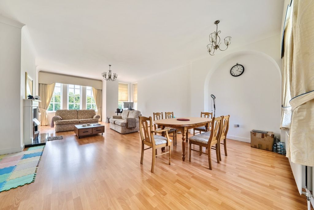 Property photo 2 of 19 Huge Open Plan Living Kitchen And Dining Room