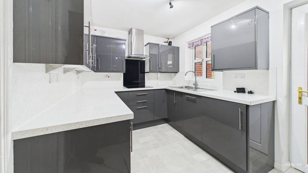 Property photo 2 of 13 1404973