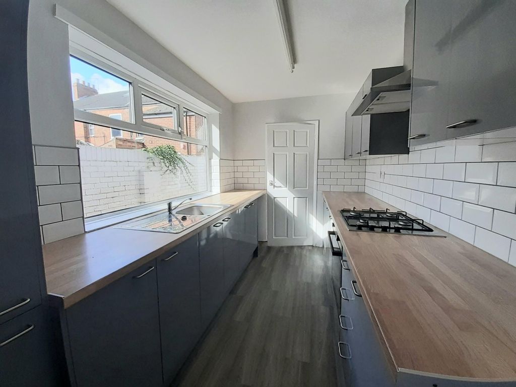 Property photo 2 of 8 Kitchen
