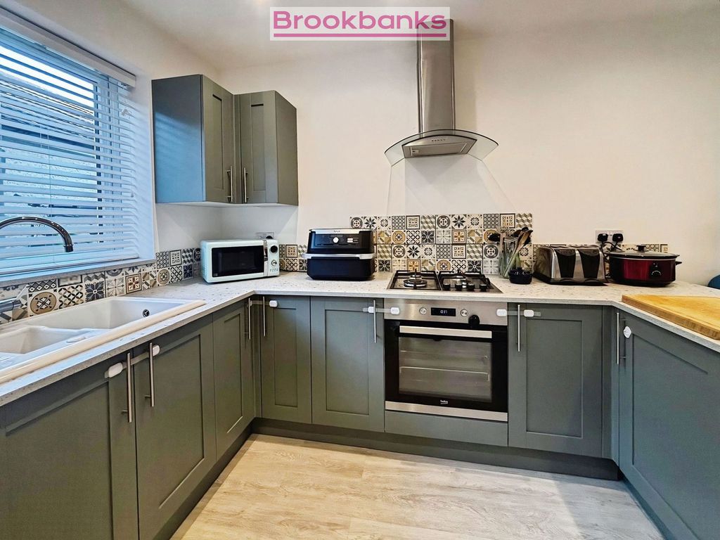 Property photo 2 of 27