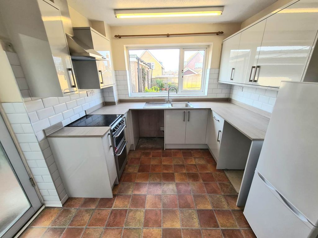 Property photo 3 of 14 Kitchen