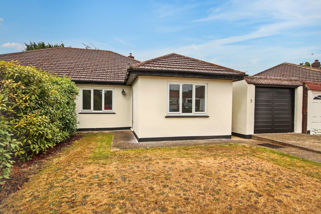 Property photo 2 of 19 5 Hall Drive, Harefield, Uxbridge, Middlesex, Ub9 6La