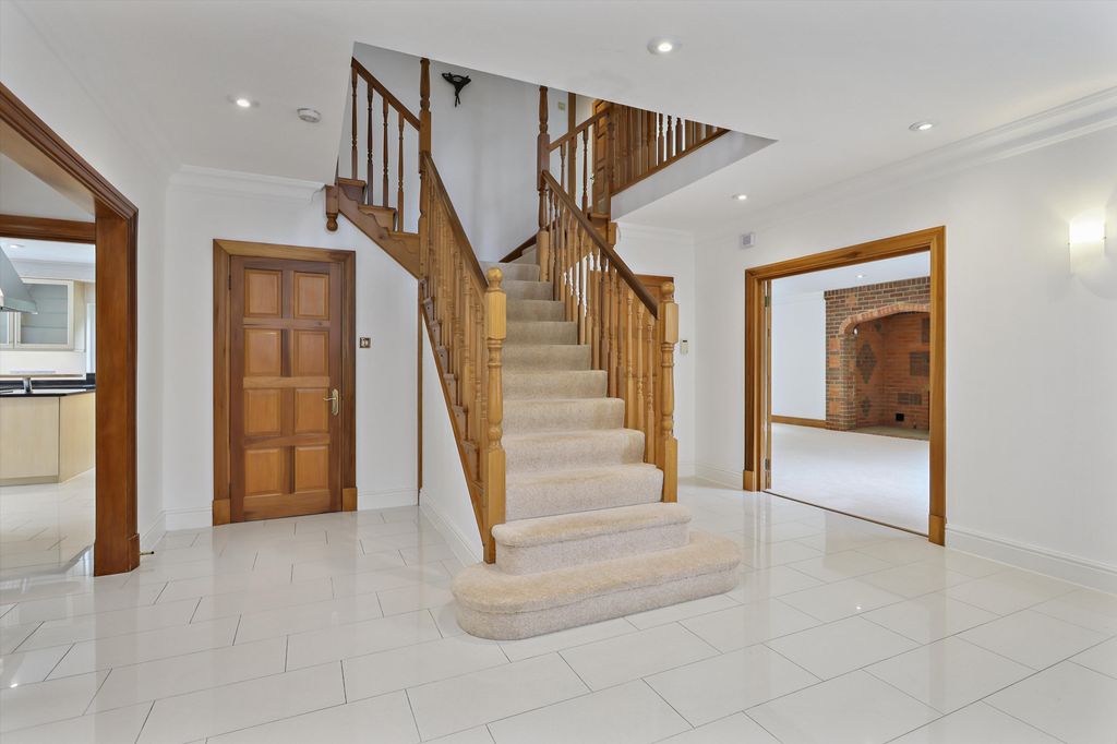 Property photo 2 of 16 Image