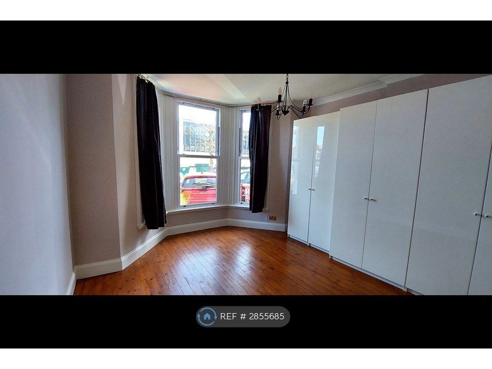 Property photo 1 of 7 Large Double Bedroom