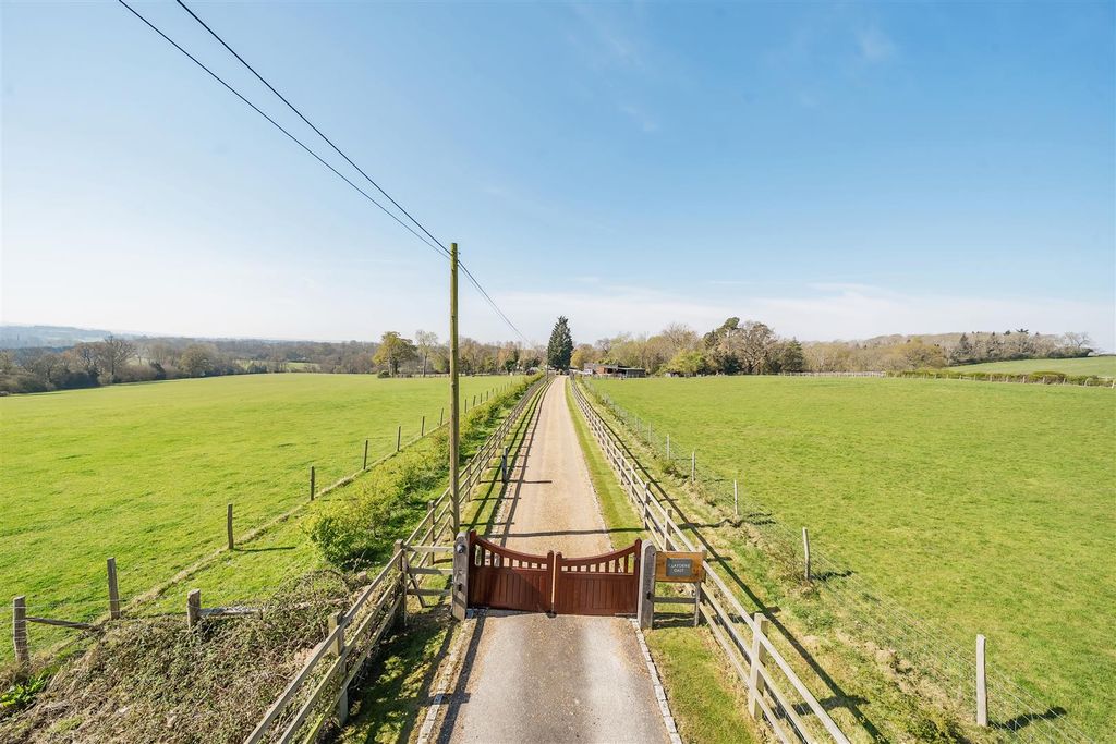 Property photo 2 of 40 Private Gated Drive