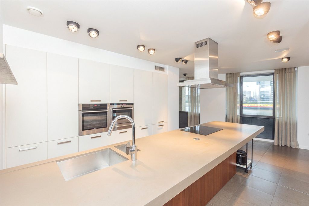 Property photo 2 of 33 Picture No. 01