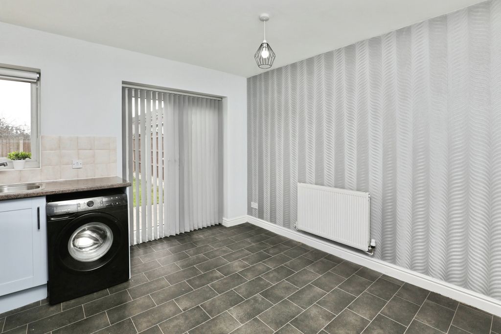 Property photo 3 of 15 Dining Area