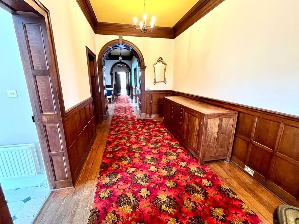Property photo 2 of 33