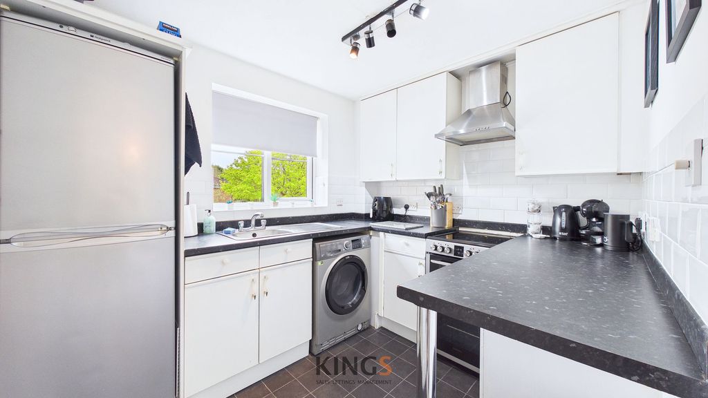 Property photo 3 of 11 Kitchen