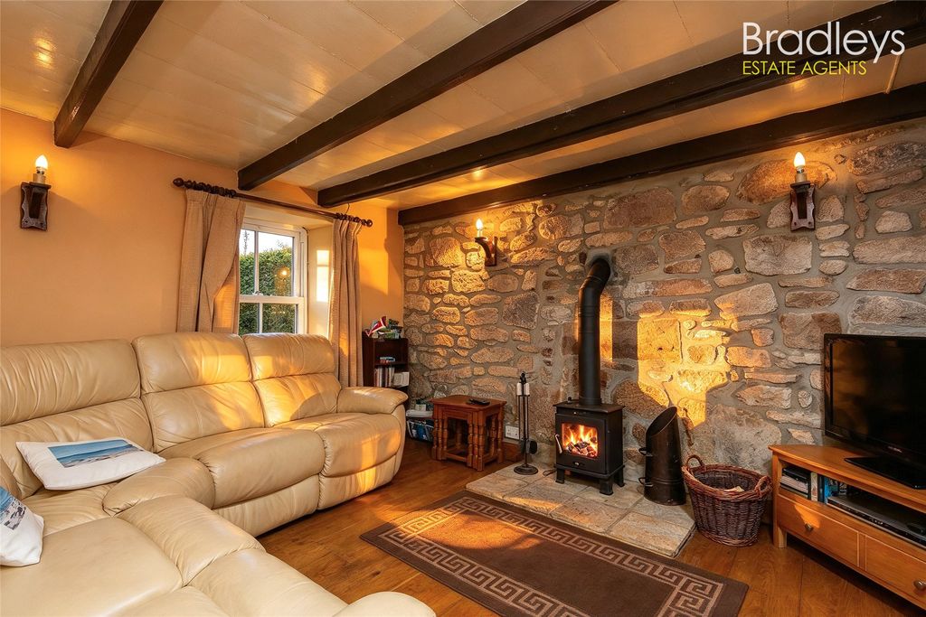 Property photo 2 of 19 Picture No. 06