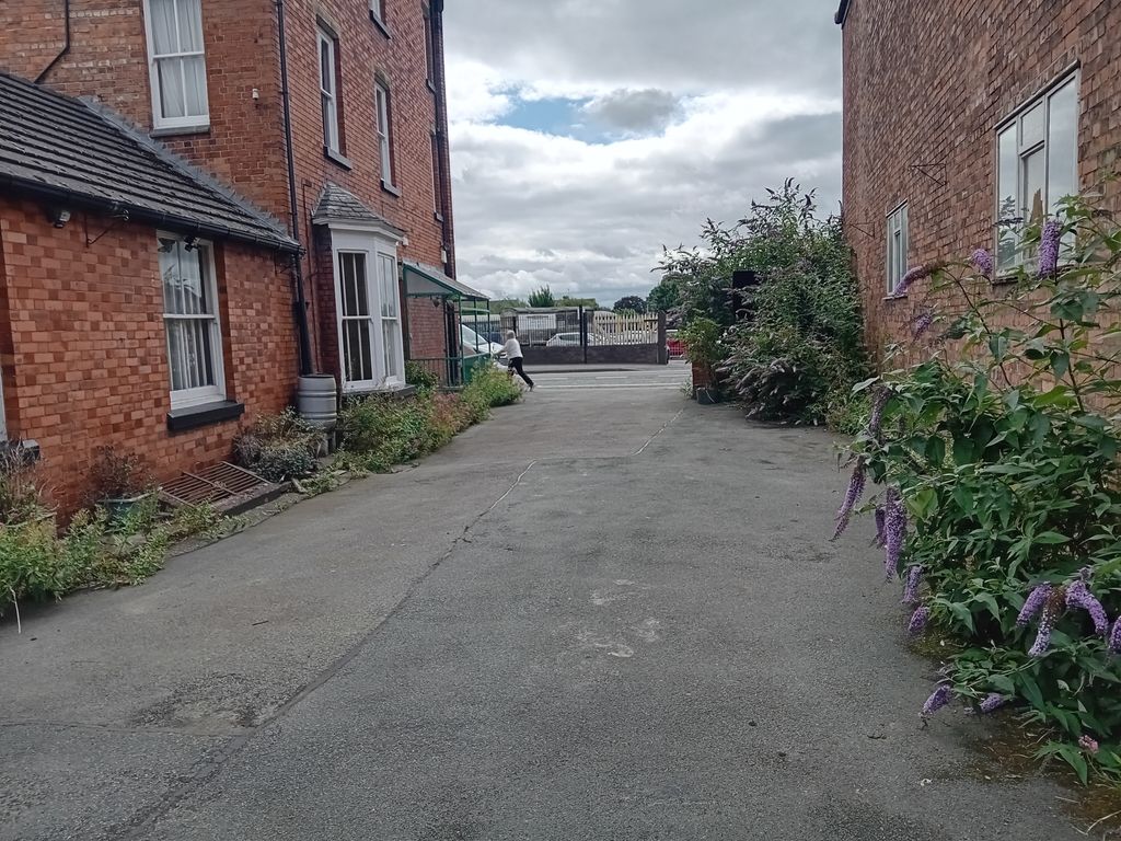 Property photo 2 of 5