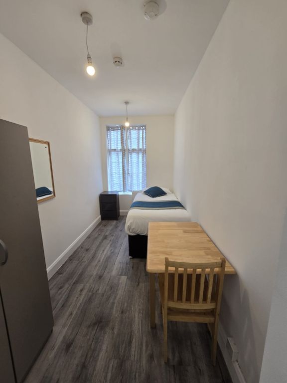 Property photo 1 of 4 Room