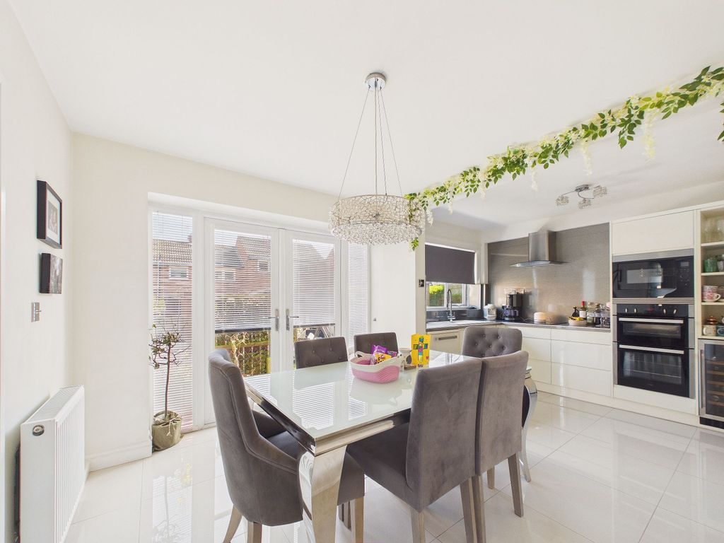 Property photo 2 of 15 Dining Kitchen