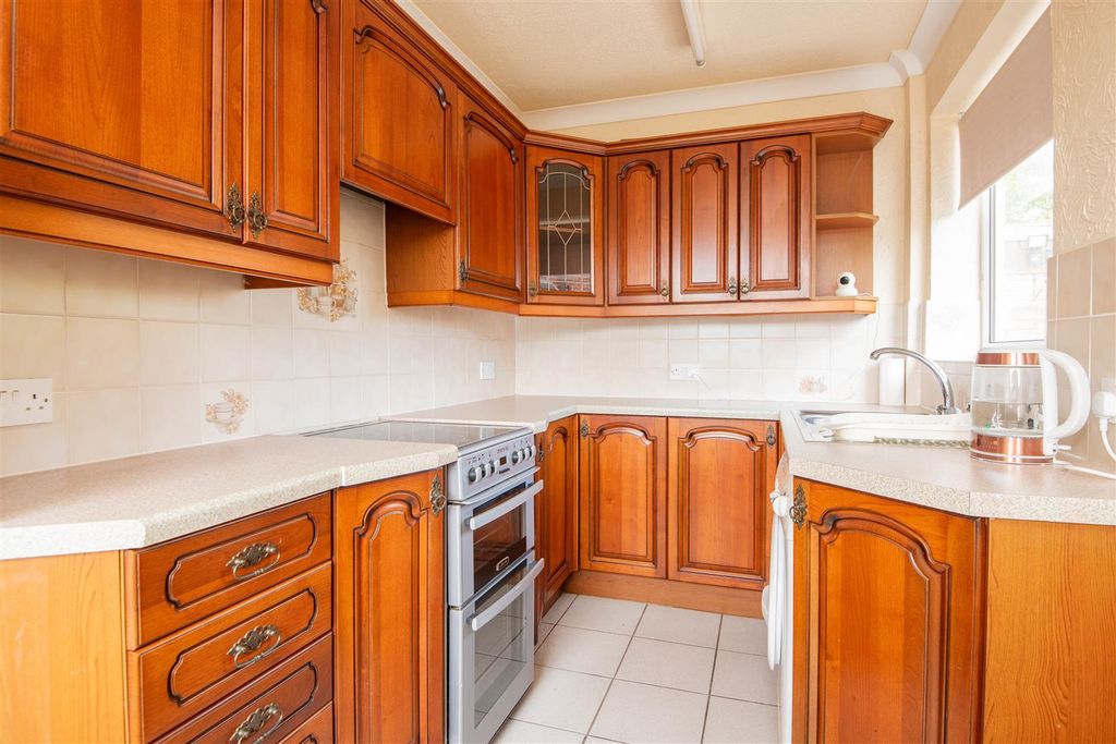 Property photo 2 of 17 Kitchen