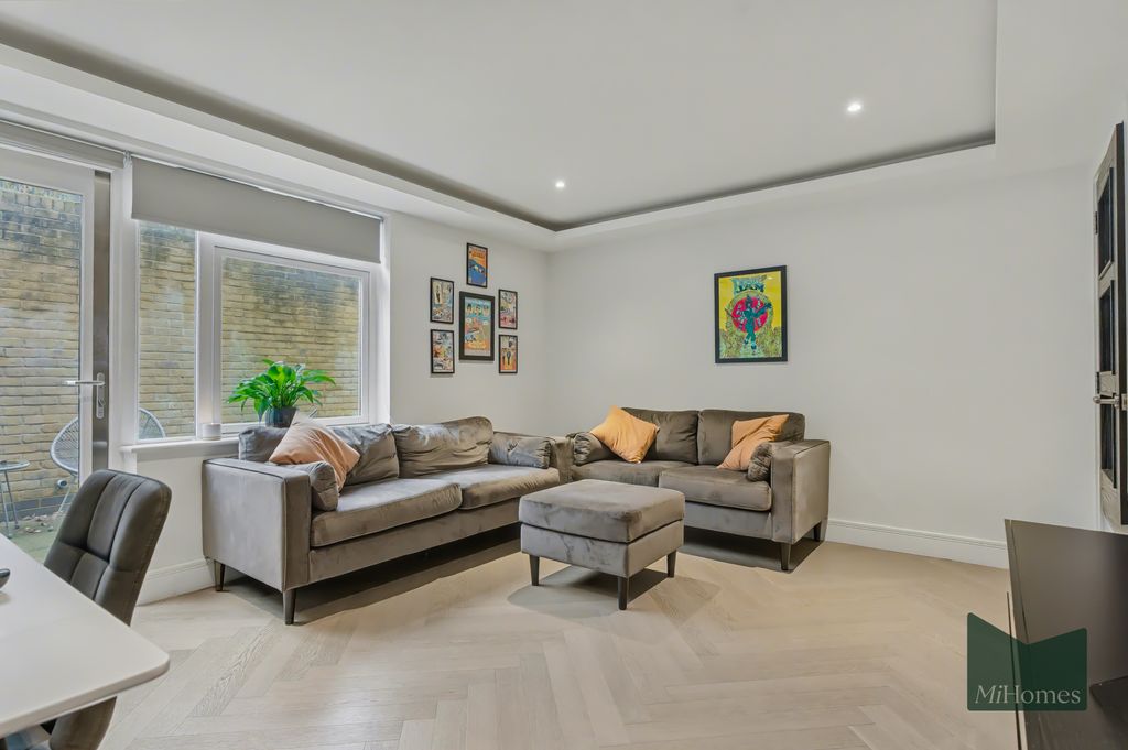 Property photo 3 of 12