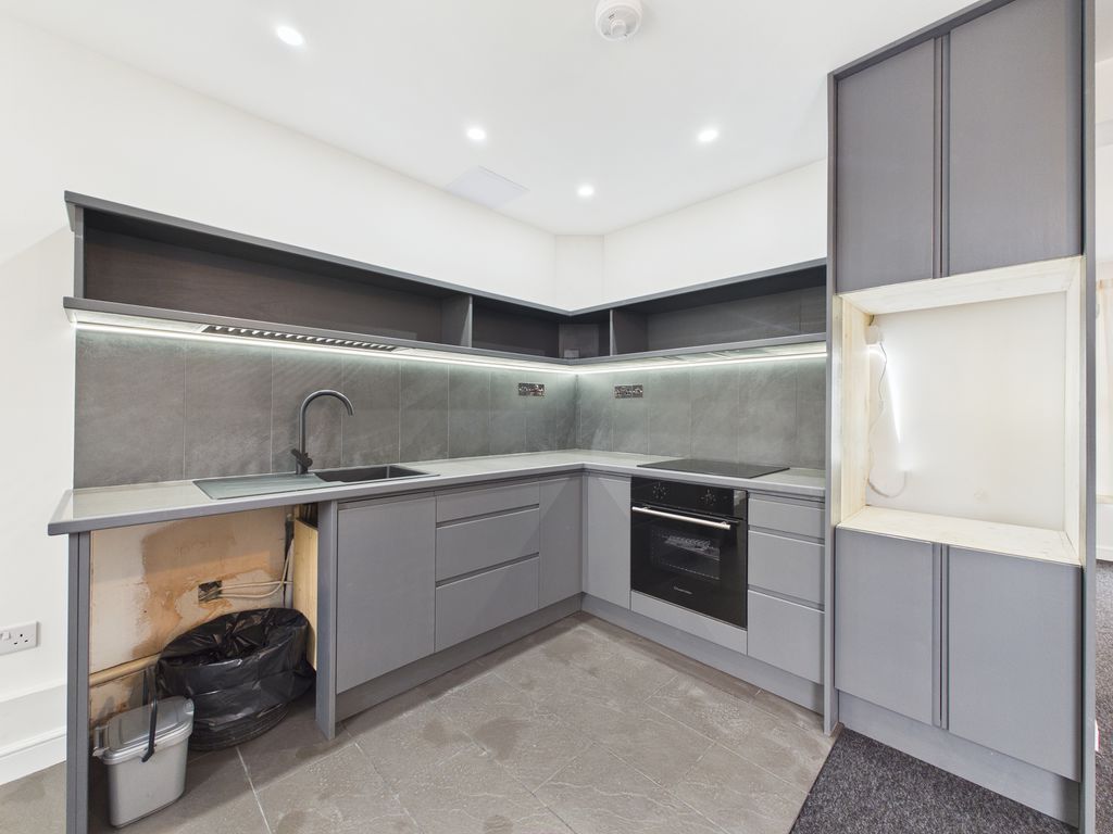 Property photo 2 of 10 Kitchen