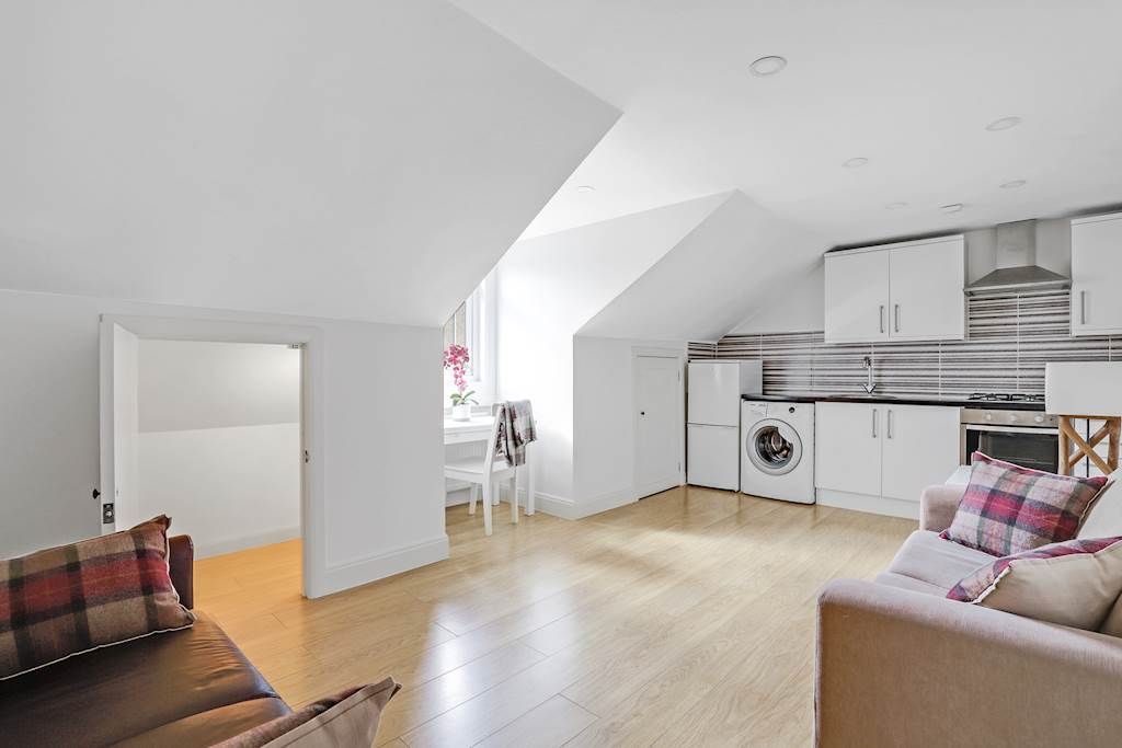 Property photo 1 of 9 01-6A69Jhhgll - Flat 3, 57 Anerley Road - 2-Small