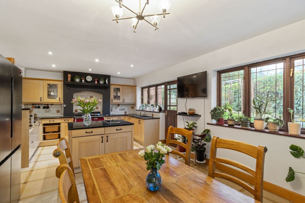 Property photo 3 of 37