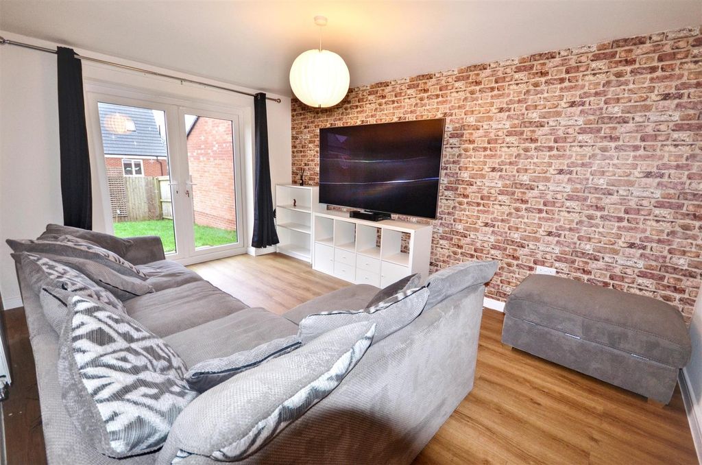 Property photo 2 of 21 Lounge