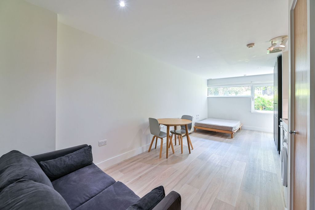 Property photo 2 of 5