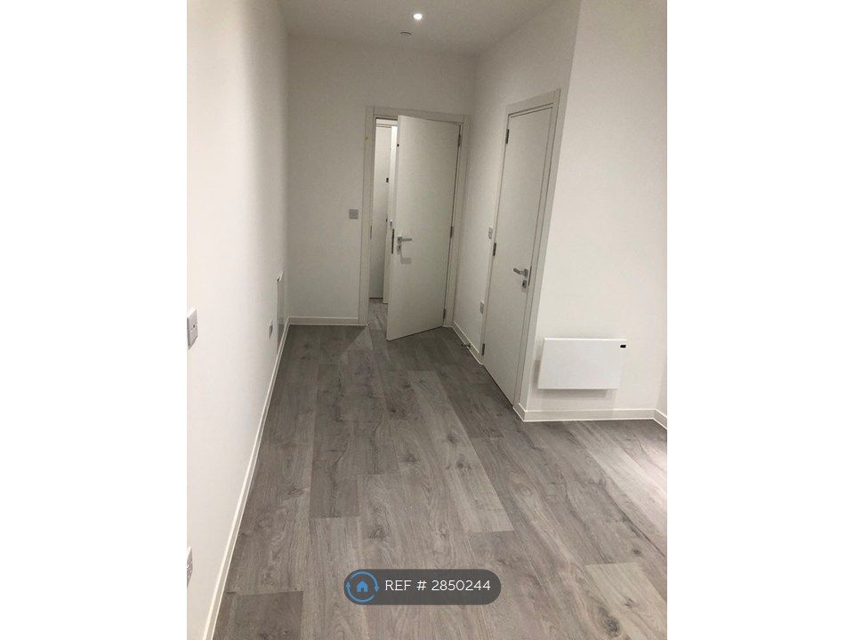 Property photo 2 of 16 Hallway