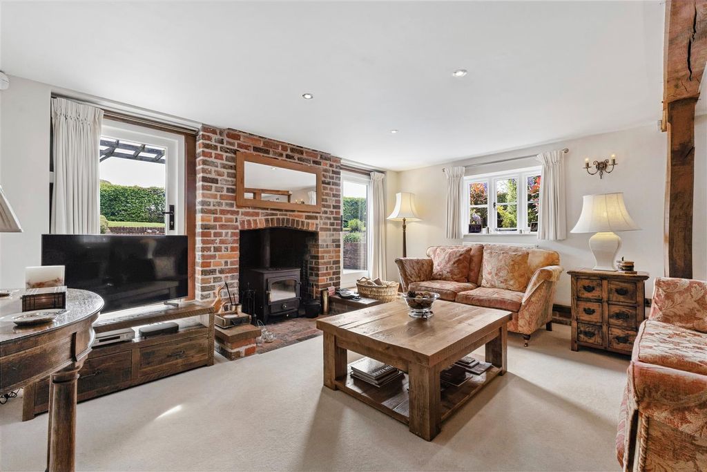 Property photo 2 of 28 Sitting Room