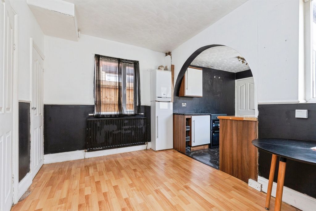Property photo 3 of 13