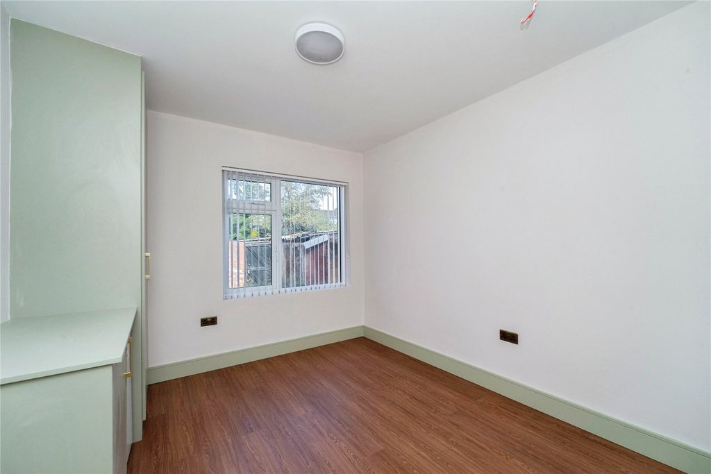 Property photo 1 of 18 Bedroom
