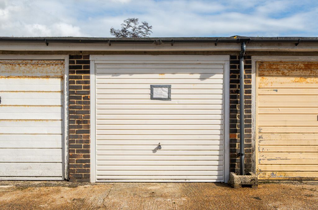 Property photo 1 of 9 1520321-4-1A0A571...
