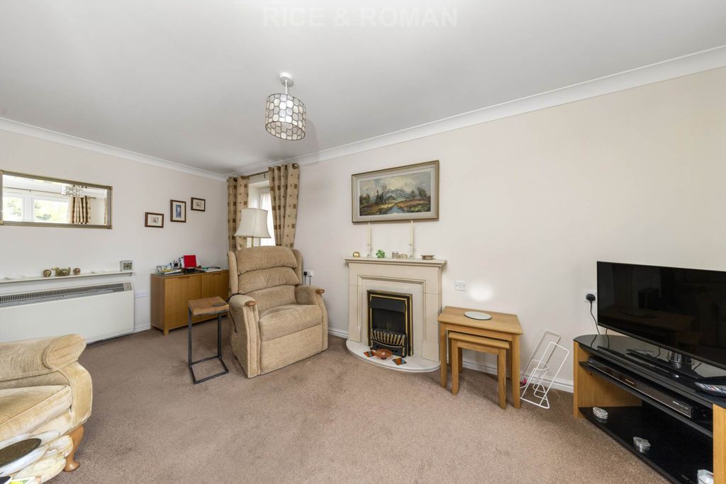 Property photo 2 of 11